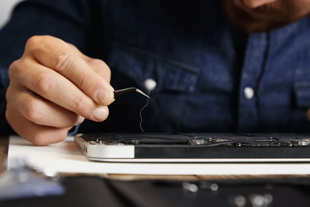 Cleaning a clogged laptop fan